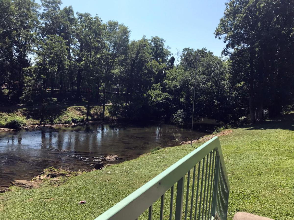 The River Cottage Pigeon Forge Exterior photo